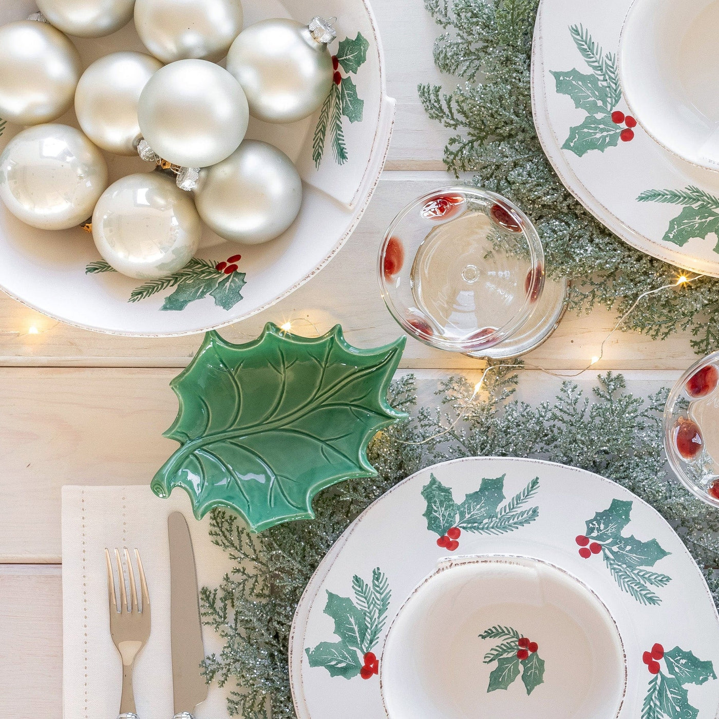 Lastra Evergreen Figural Holly Small Bowl - Lacuisinebozeman